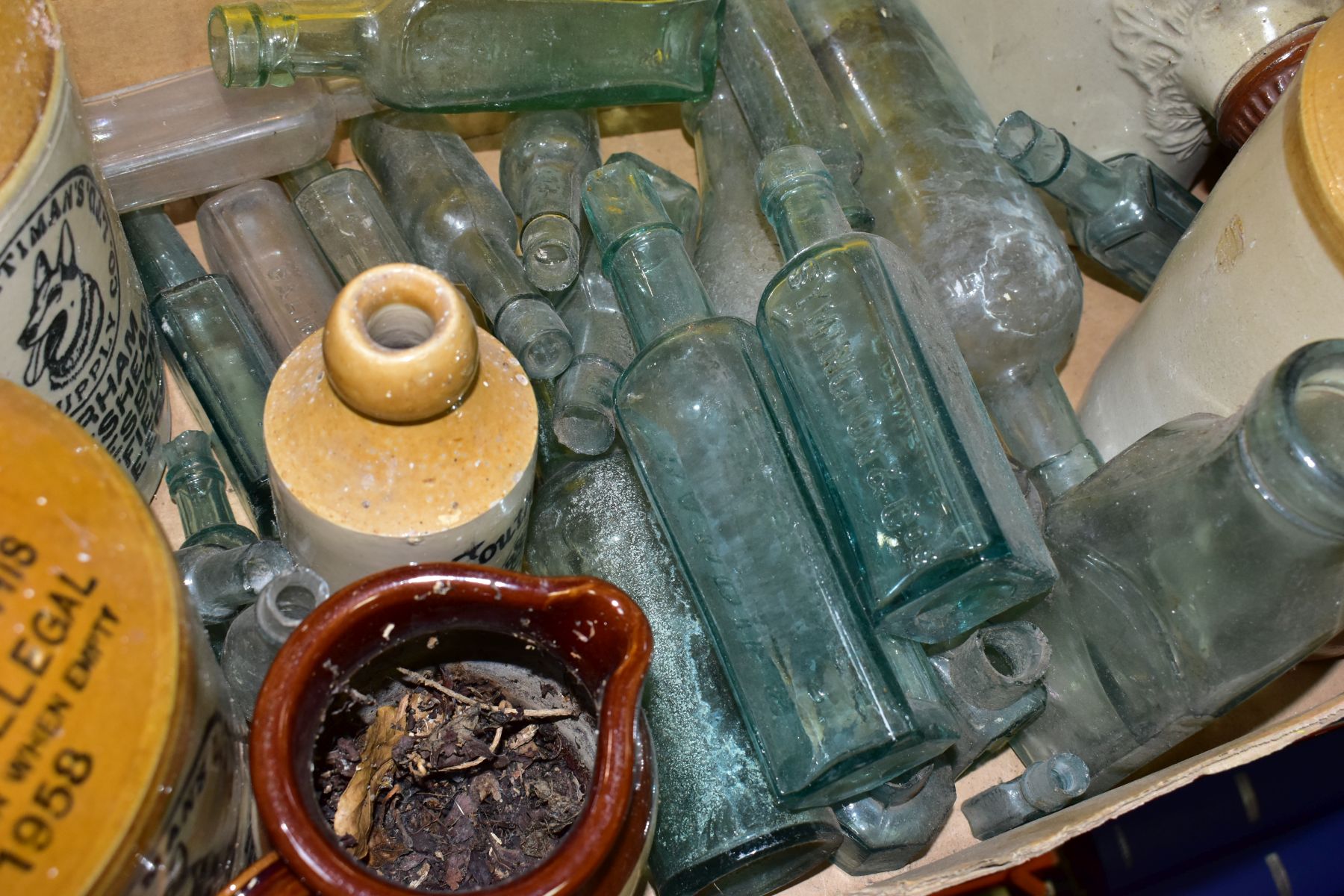 A BOX OF STONEWARE FLAGONS, VINTAGE GLASS BOTTLES, STONEWARE HOT WATER BOTTLE, ETC, the flagons - Image 4 of 4