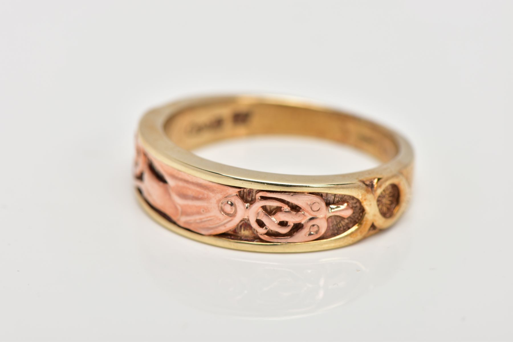 A 9CT GOLD BI-COLOUR CLOGAU RING, the rose gold 'Dragon's Wing' design applied to the tapered yellow - Image 3 of 3