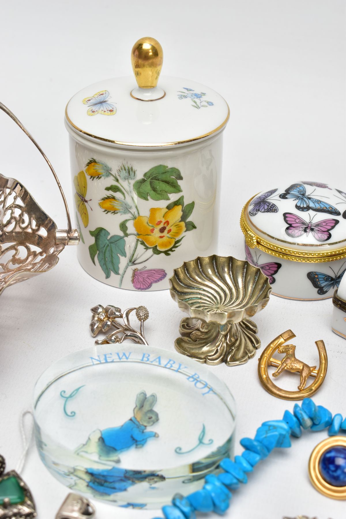 A MIXED TRAY OF CERAMICS, METALWARE AND COSTUME JEWELLERY, to include a Portmerion lidded jar with - Image 4 of 9