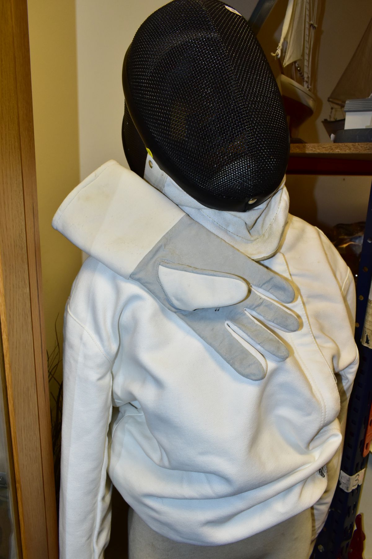 LEON PAUL FENCING MASK, JACKET, FOIL AND BAG, together with a glove (unmarked) - Image 4 of 8