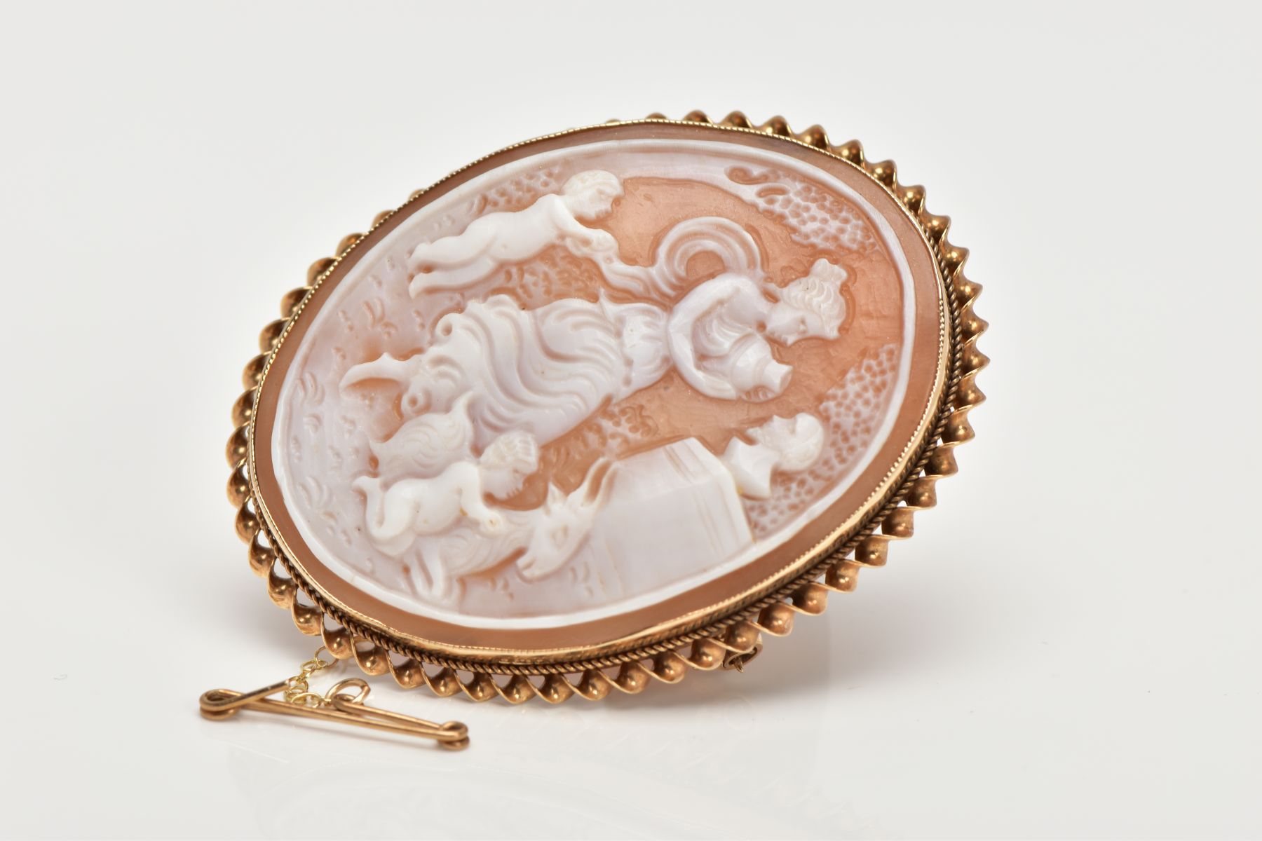 A LATE 20TH CENTURY CAMEO BROOCH, a shell cameo depicting a classical scene, measuring 46.0mm x 35. - Image 3 of 3