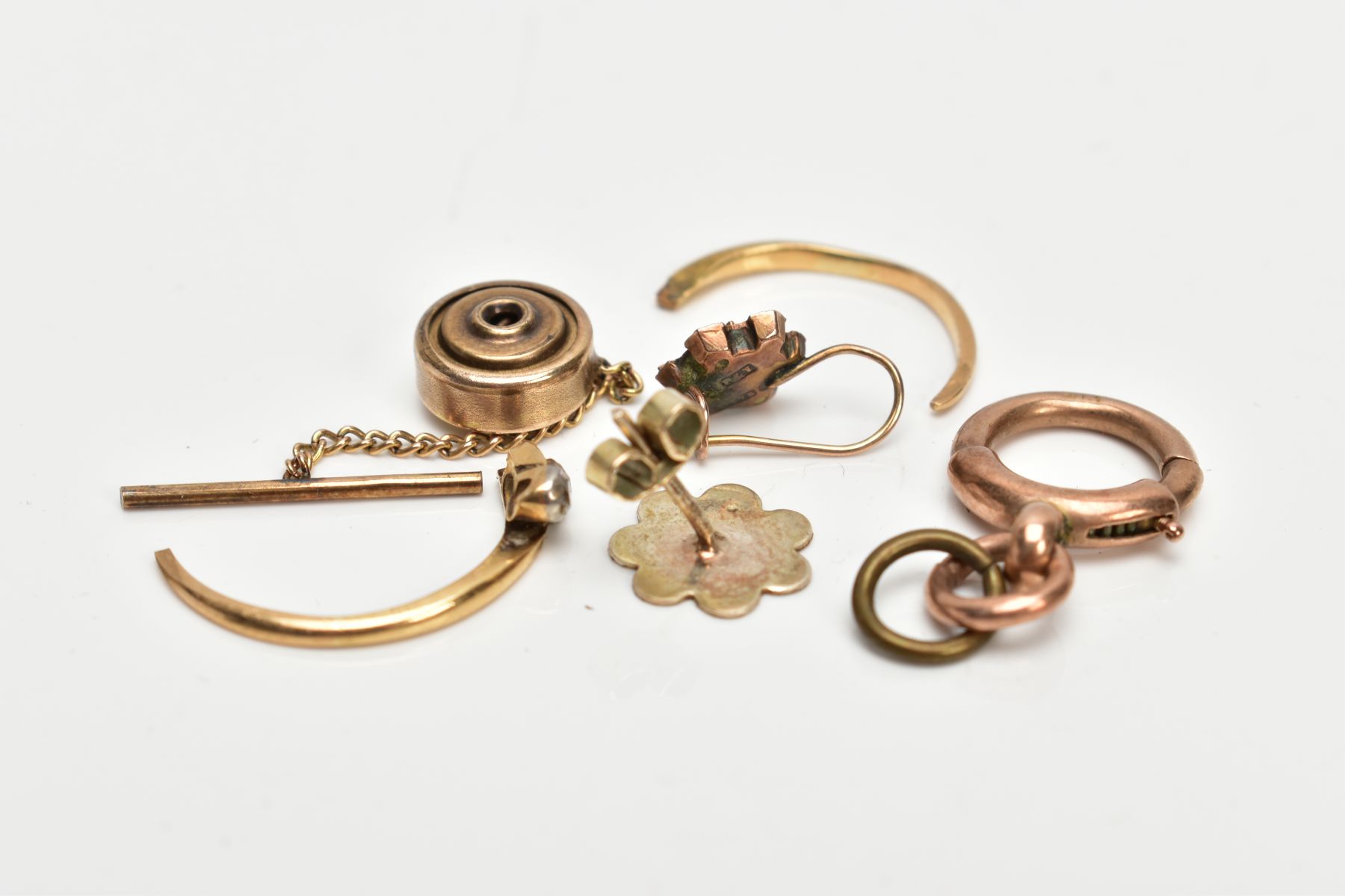 A SELECTION OF JEWELLERY PARTS, to include two single stud earrings, a broken diamond ring, - Image 2 of 2