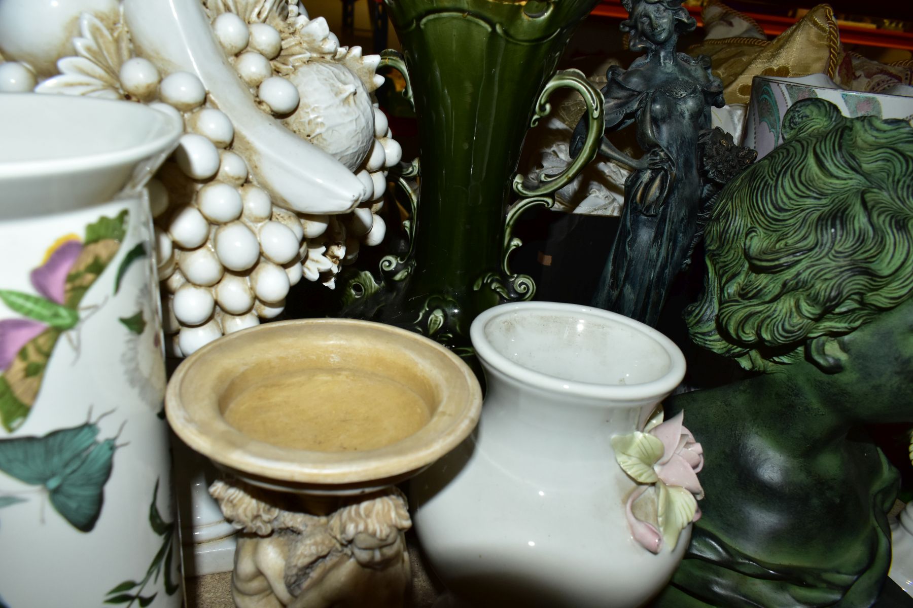 TWO BOXES AND LOOSE CERAMICS, including a Losol Ware bowl with parrot design to the interior, two - Image 8 of 9