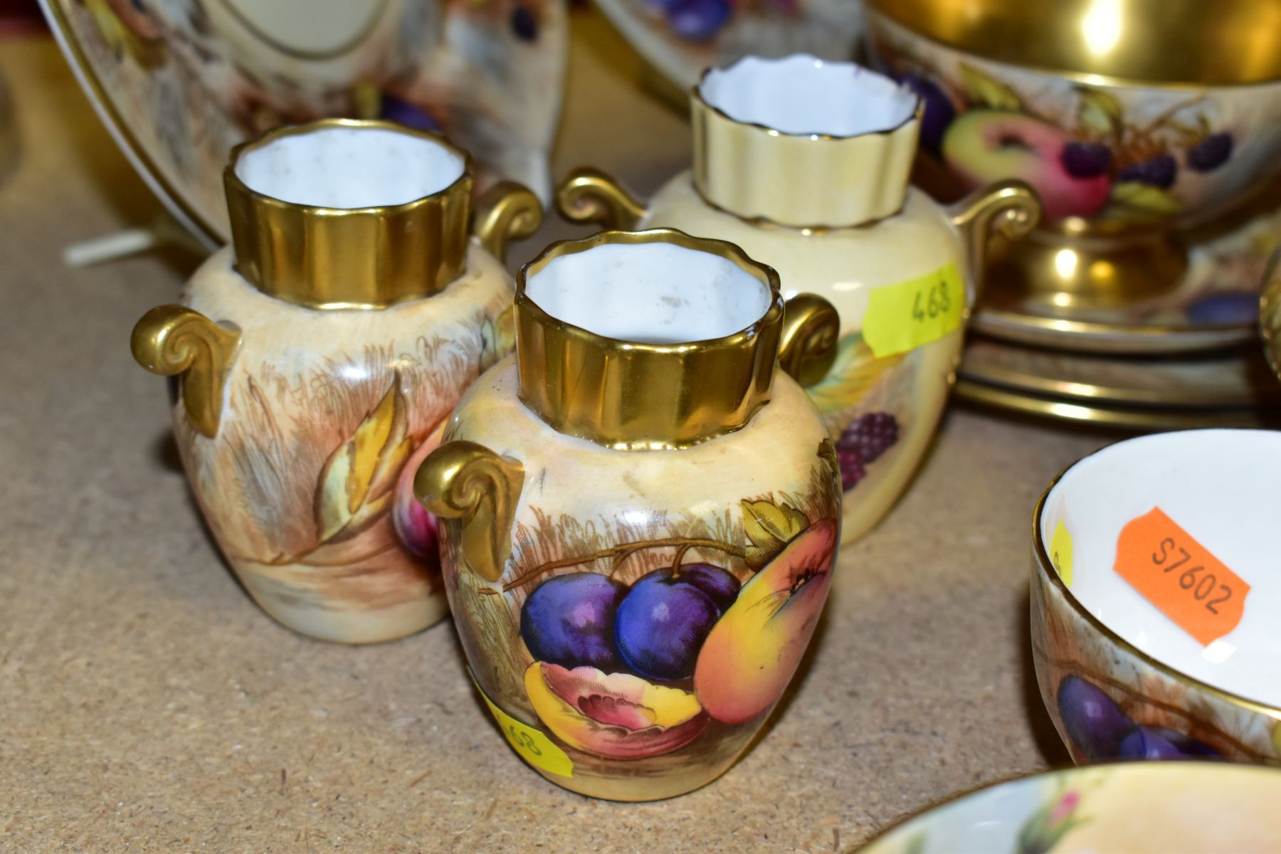 A COLLECTION OF AYNSLEY FRUIT STUDY (ORCHARD GOLD) AND FLOWER STUDY CUPS, SAUCERS, PLATES, VASES, - Image 11 of 13