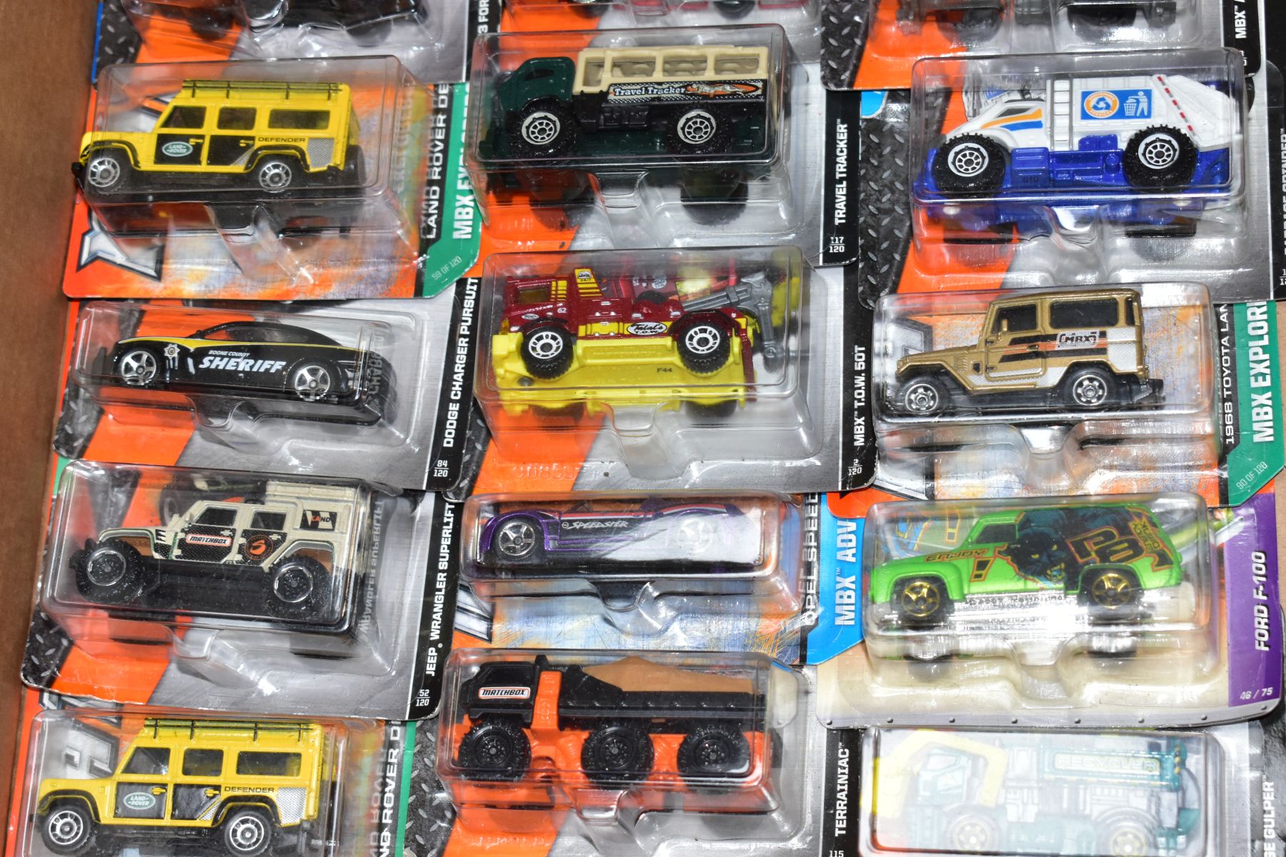 A QUANTITY OF HOT WHEELS AND MATCHBOX DIECAST VEHICLES, modern issues, majority still sealed on - Image 9 of 10
