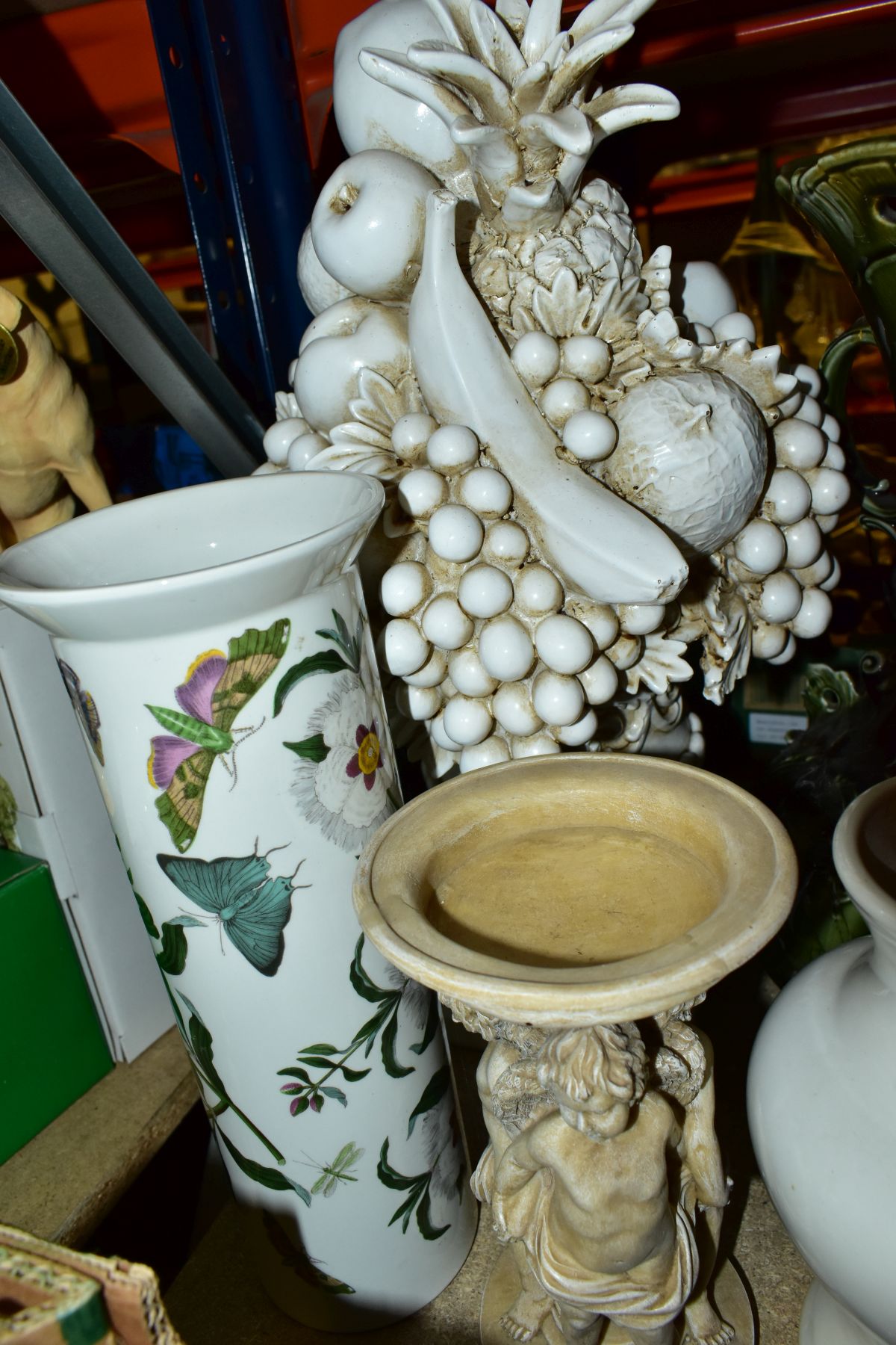 TWO BOXES AND LOOSE CERAMICS, including a Losol Ware bowl with parrot design to the interior, two - Image 7 of 9