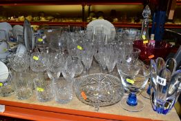A QUANTITY OF CUT AND DECORATIVE GLASS etc to include six Edinburgh Crystal brandy glasses, seven