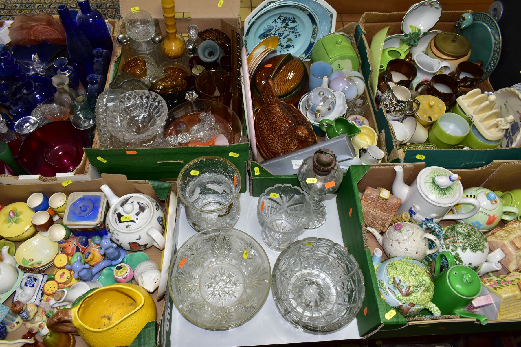 SIX BOXES AND LOOSE CERAMICS AND GLASSWARES, to include novelty shaped cruet sets, novelty
