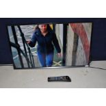 A SAMSUNG UE32J5500AK 32in LCD TV with remote and detached stand but no fixing screws (PAT pass