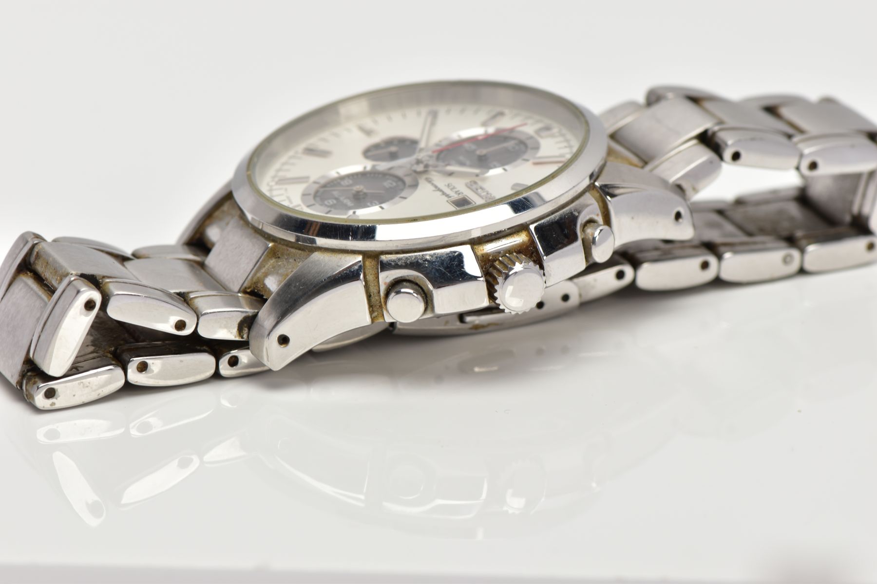 A SEIKO SOLAR CHRONOGRAPH ALARM STAINLESS STEEL WRISTWATCH, silvered dial with black subsidiary - Image 5 of 6