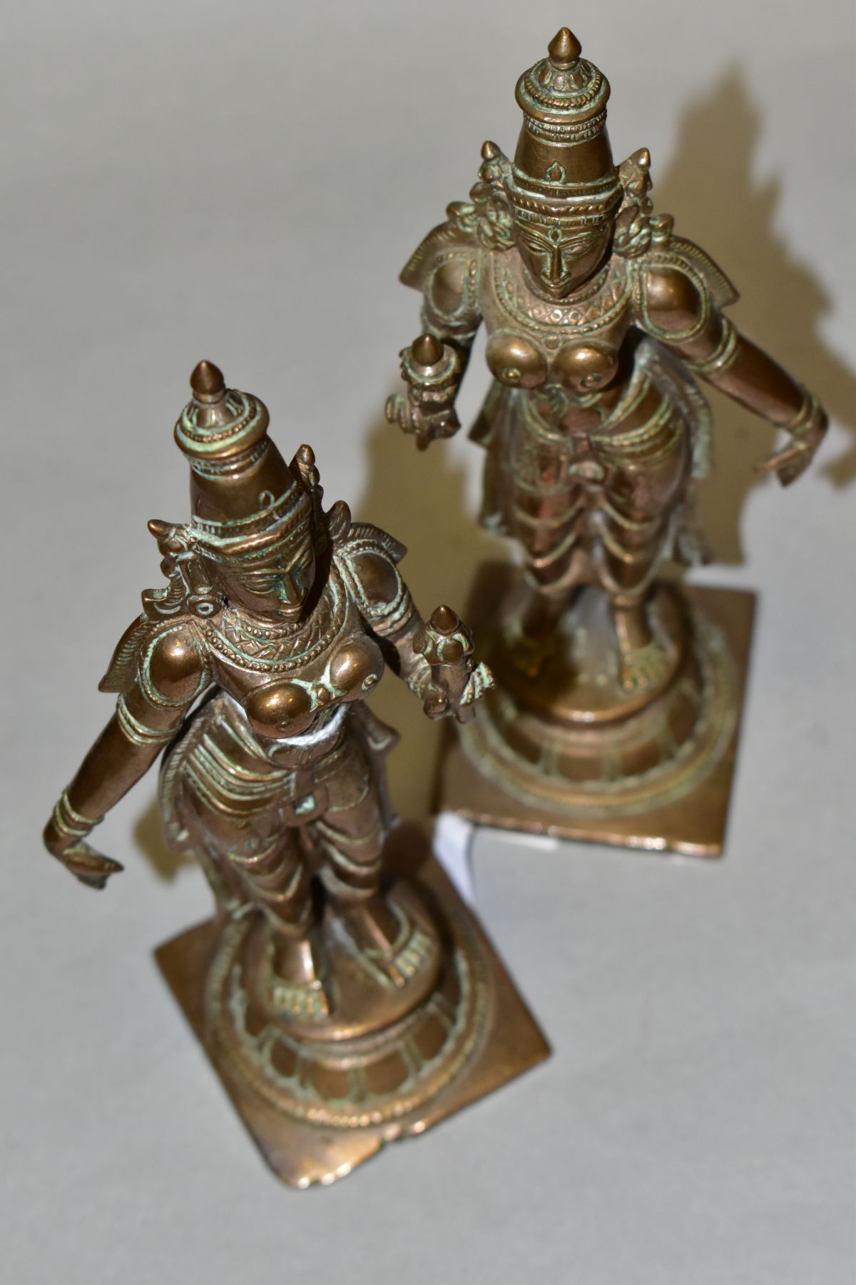 A NEAR PAIR OF BRONZE FIGURES OF PARVATI HOLDING A LOTUS FLOWER, cast on a circular plinth with - Image 6 of 7