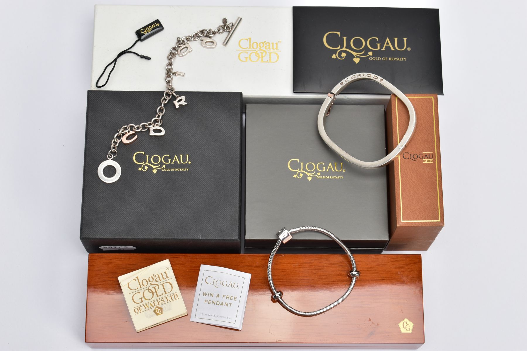 THREE ITEMS OF CLOGAU SILVER JEWELLERY, to include a 'Cariad' hinged bangle with rose gold detail to