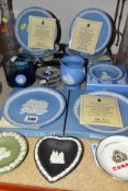 A SMALL COLLECTION OF WEDGWOOD JASPERWARE, GLASSWARE AND BONE CHINA, including a silver mounted 1977