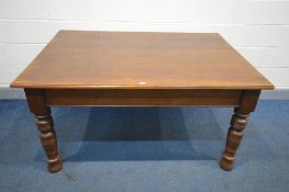 AN EDWARDIAN OAK TABLE, on turned legs, length 153cm x depth 109cm x height 77cm