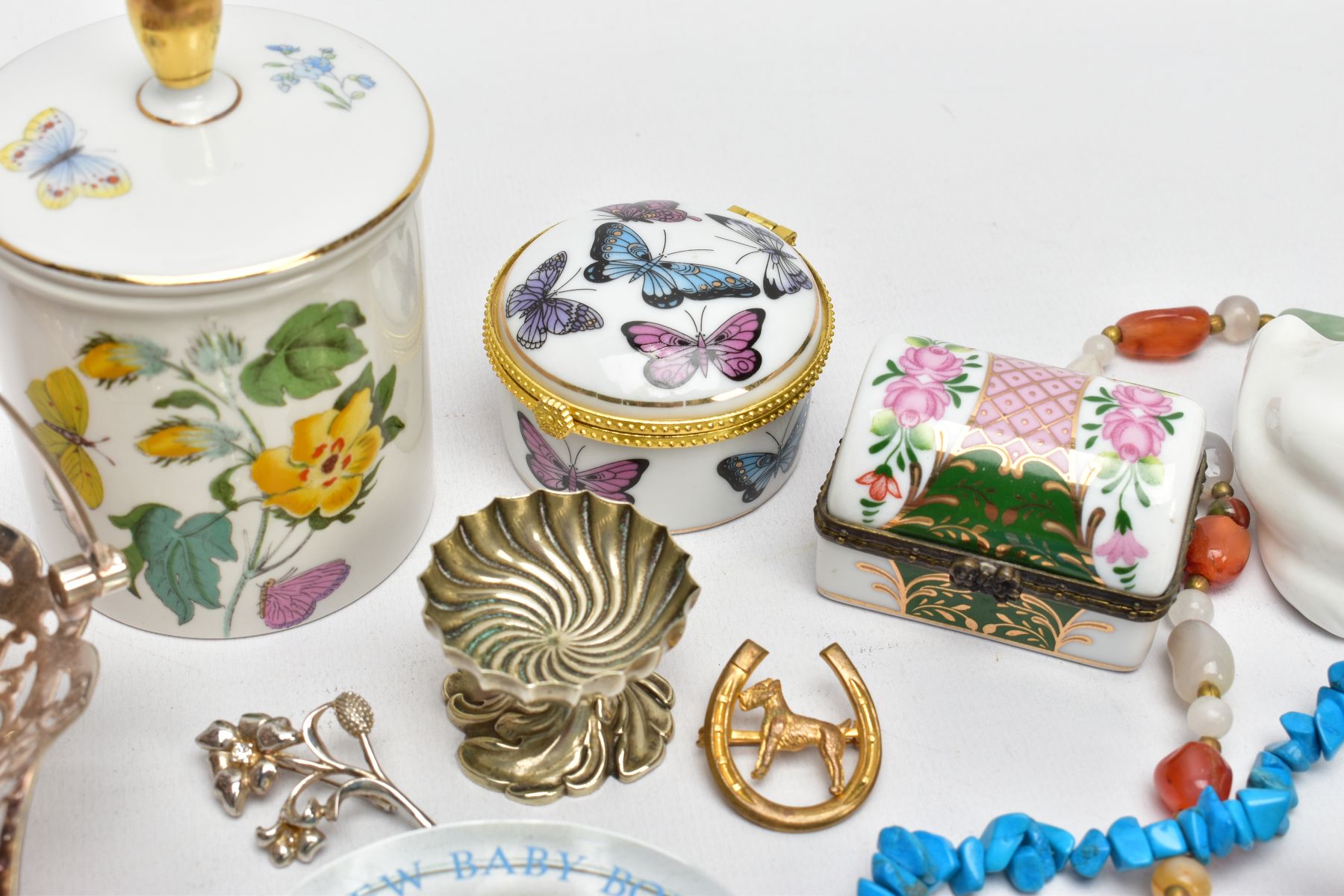 A MIXED TRAY OF CERAMICS, METALWARE AND COSTUME JEWELLERY, to include a Portmerion lidded jar with - Image 6 of 9