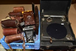 VINTAGE PHOTOGRAPHIC EQUIPMENT, ETC, to include a Bakelite No.2 Hawkette folding camera, AGFA-