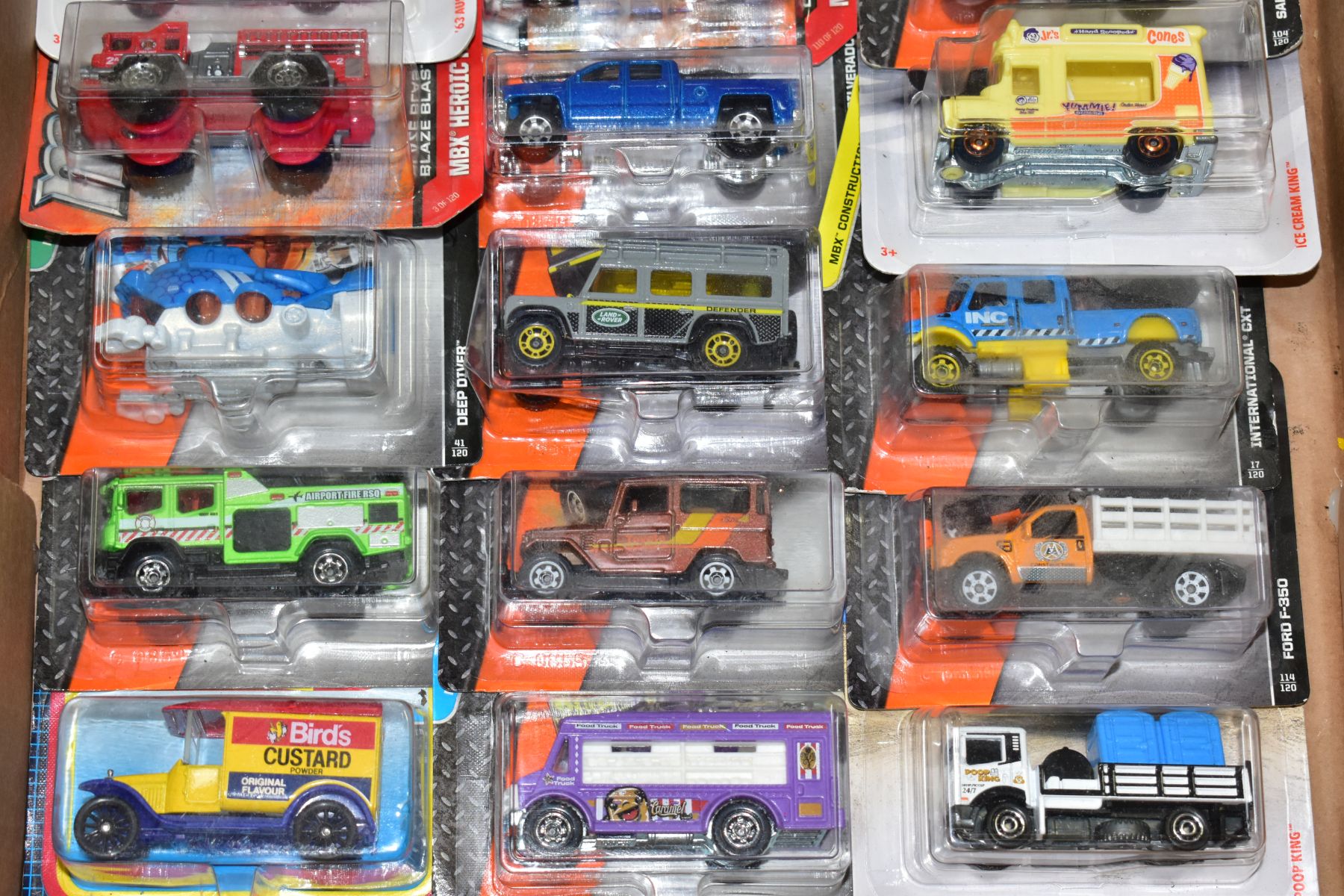 A QUANTITY OF HOT WHEELS AND MATCHBOX DIECAST VEHICLES, modern issues, majority still sealed on - Image 4 of 10