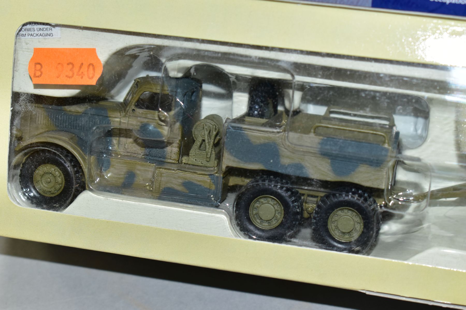 A BOXED CORGI CLASSICS WWII COLLECTION 'WAR ACROSS THE WESTERN DESSERT', DIAMOND T 980 TANK - Image 4 of 5