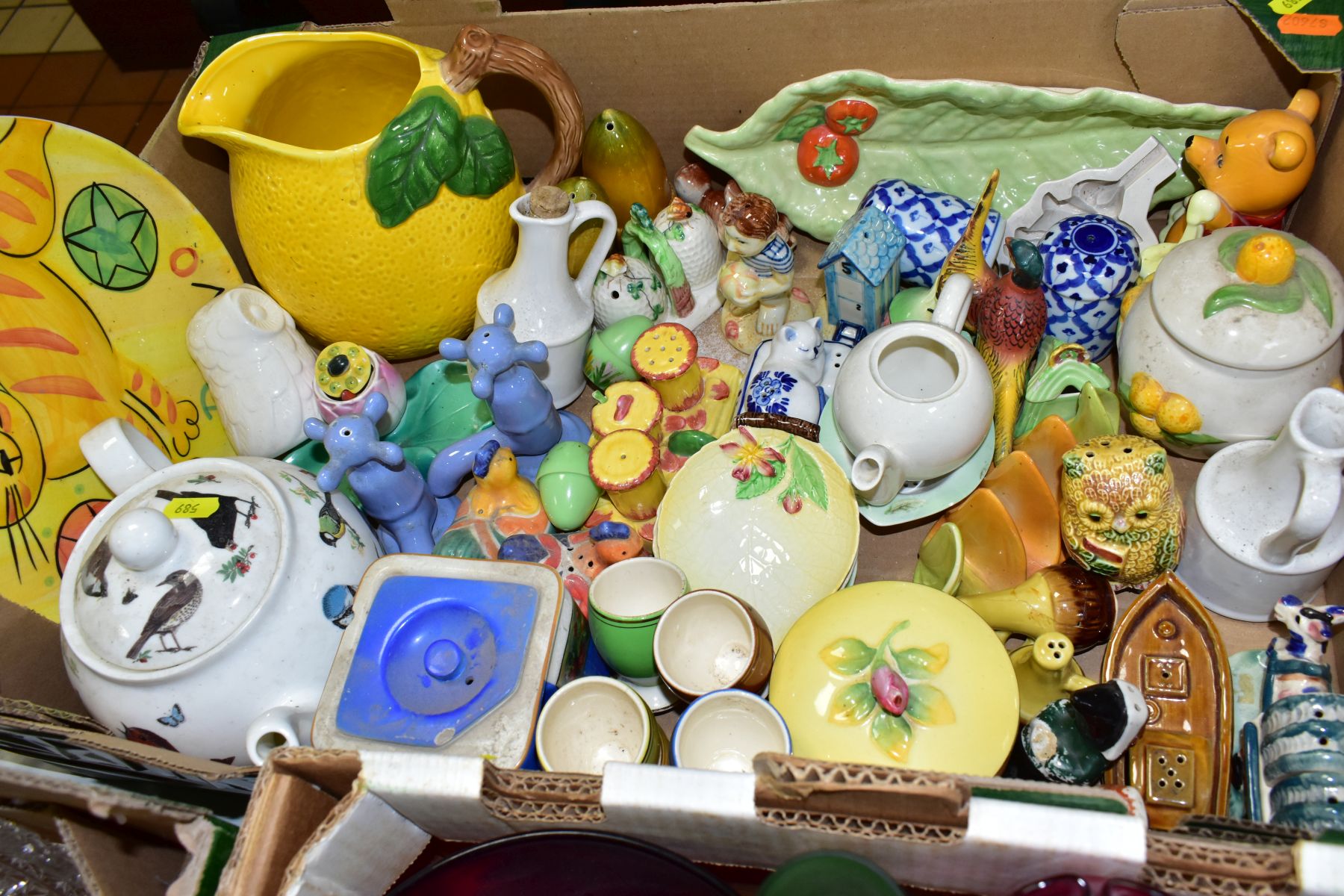 SIX BOXES AND LOOSE CERAMICS AND GLASSWARES, to include novelty shaped cruet sets, novelty - Image 13 of 14