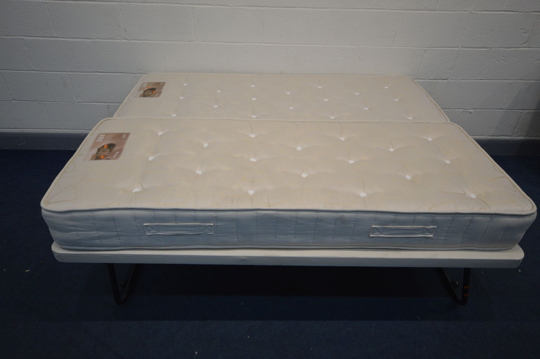 A DREAMS SINGLE GUEST BED with two mattresses and headboard - Image 4 of 6