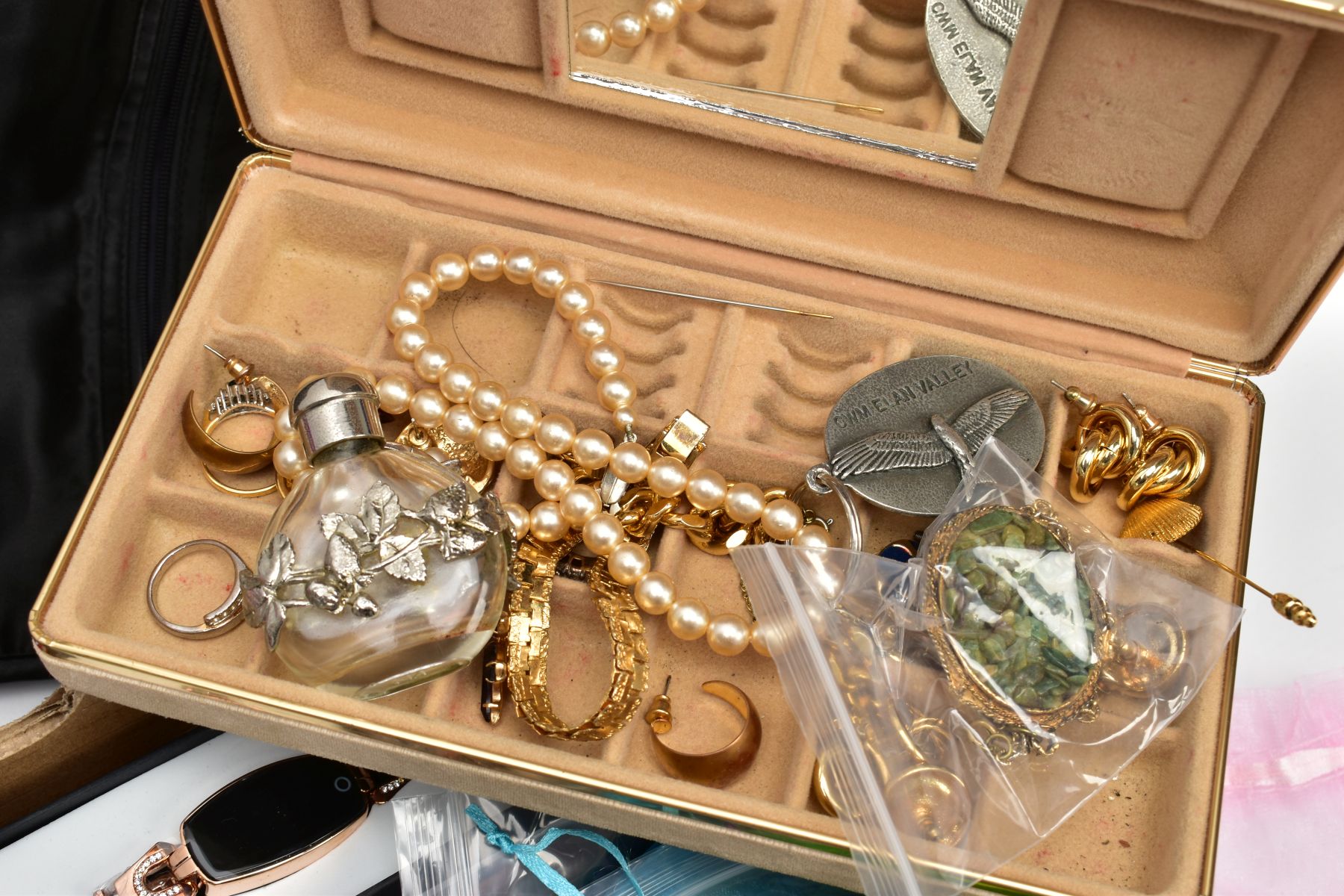 A BOX OF COSTUME JEWELLERY, to include a Trifari stickpin, a Hollywood pendant, a hinged silver - Image 4 of 7