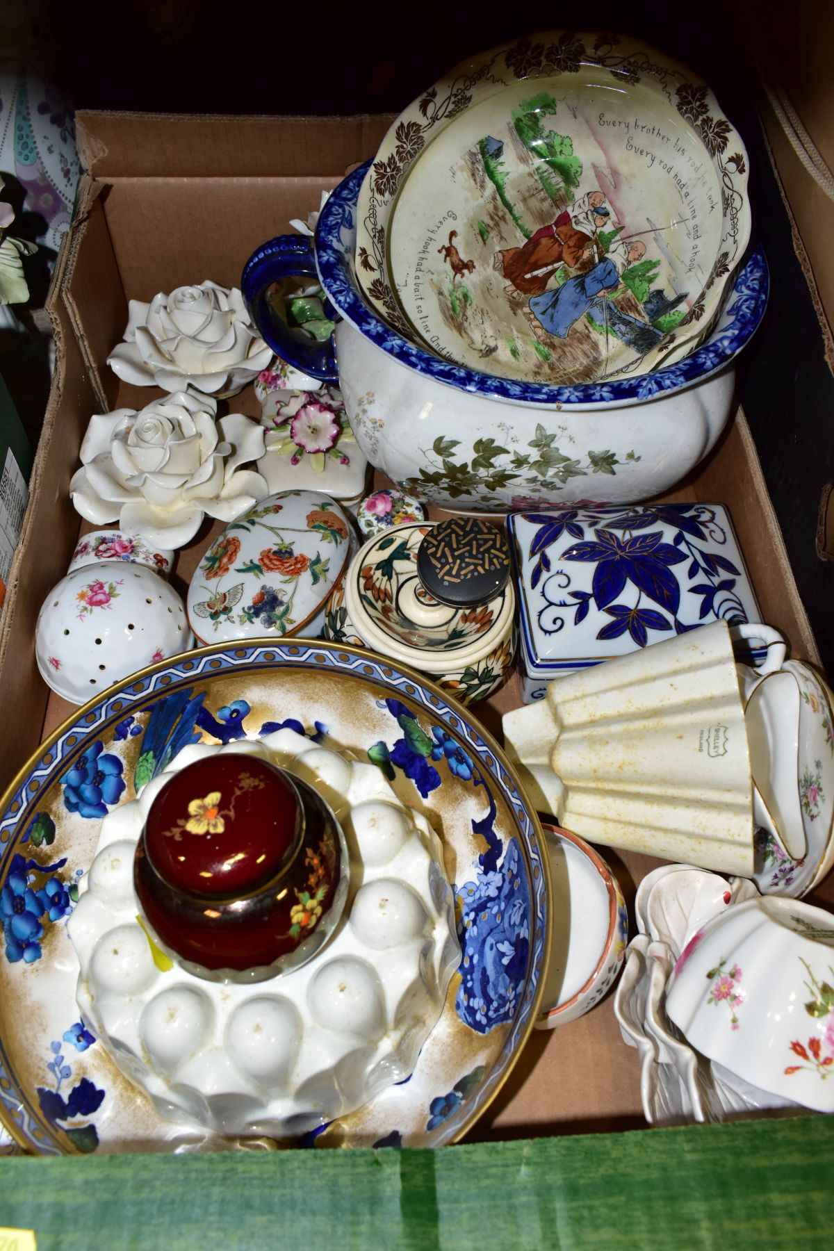 TWO BOXES AND LOOSE CERAMICS, including a Losol Ware bowl with parrot design to the interior, two - Image 2 of 9