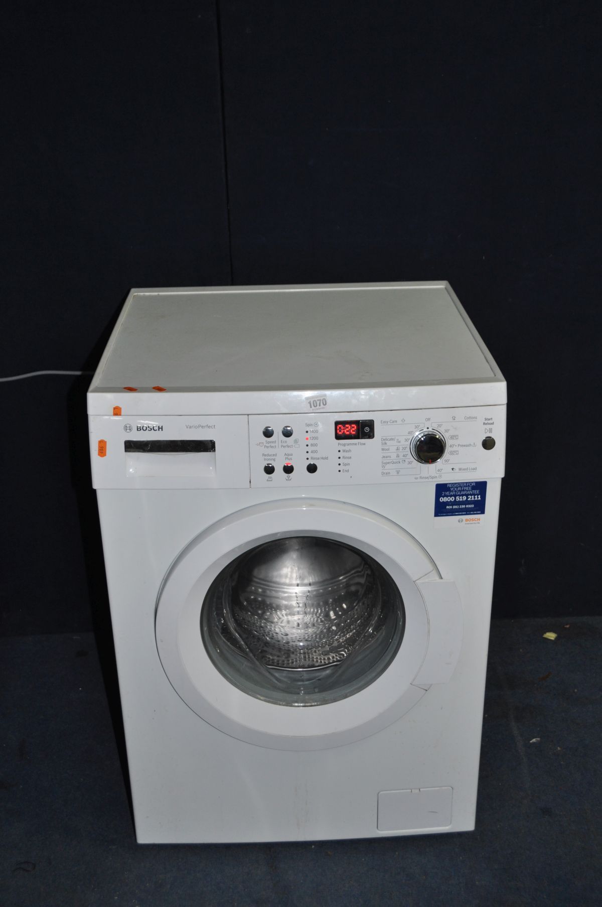 A BOSCH VARIO PERFECT WASHING MACHINE (PAT pass and powers up)