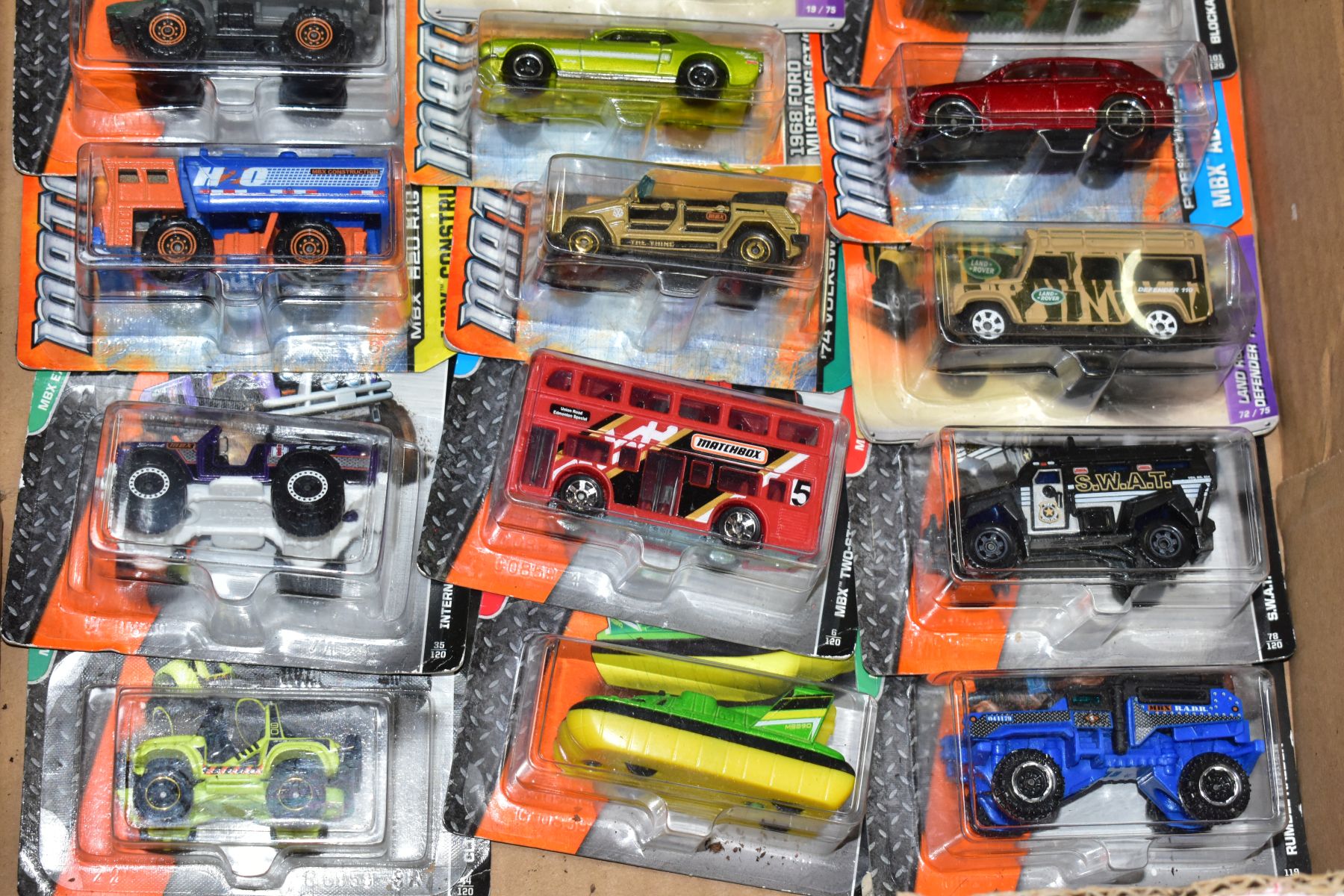 A QUANTITY OF HOT WHEELS AND MATCHBOX DIECAST VEHICLES, modern issues, majority still sealed on - Image 7 of 10