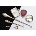A SELECTION OF SILVER AND WHITE METAL NOVELTY ITEMS, to include an Edwardian silver vesta,