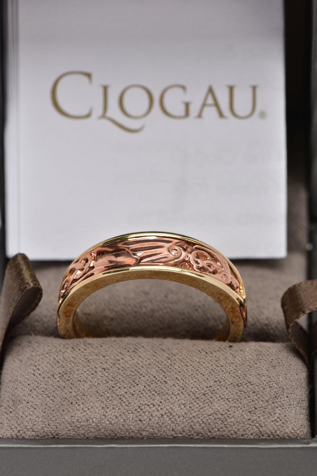 A 9CT GOLD BI-COLOUR CLOGAU RING, the rose gold 'Dragon's Wing' design applied to the tapered yellow - Image 2 of 3