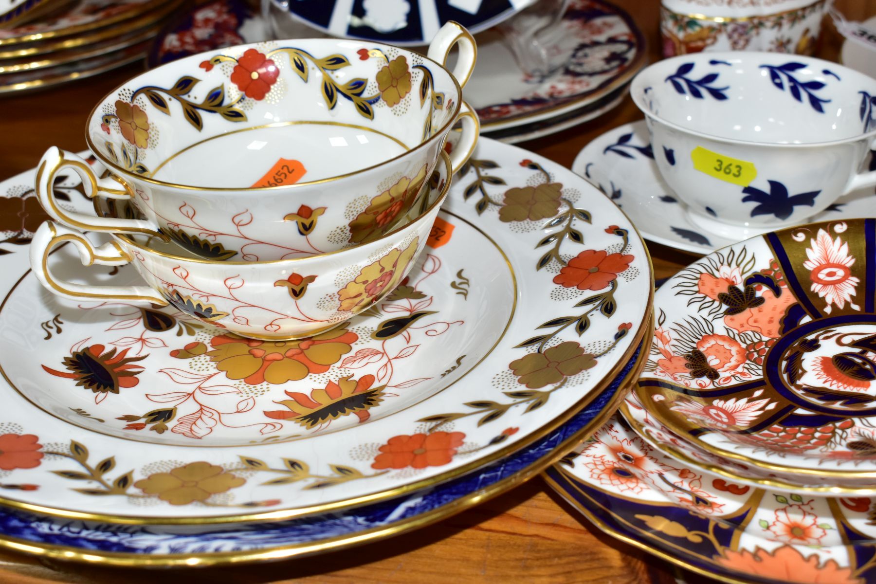 A GROUP OF ASSORTED ROYAL CROWN DERBY PLATES, etc, in a variety of patterns, including Old - Image 9 of 9