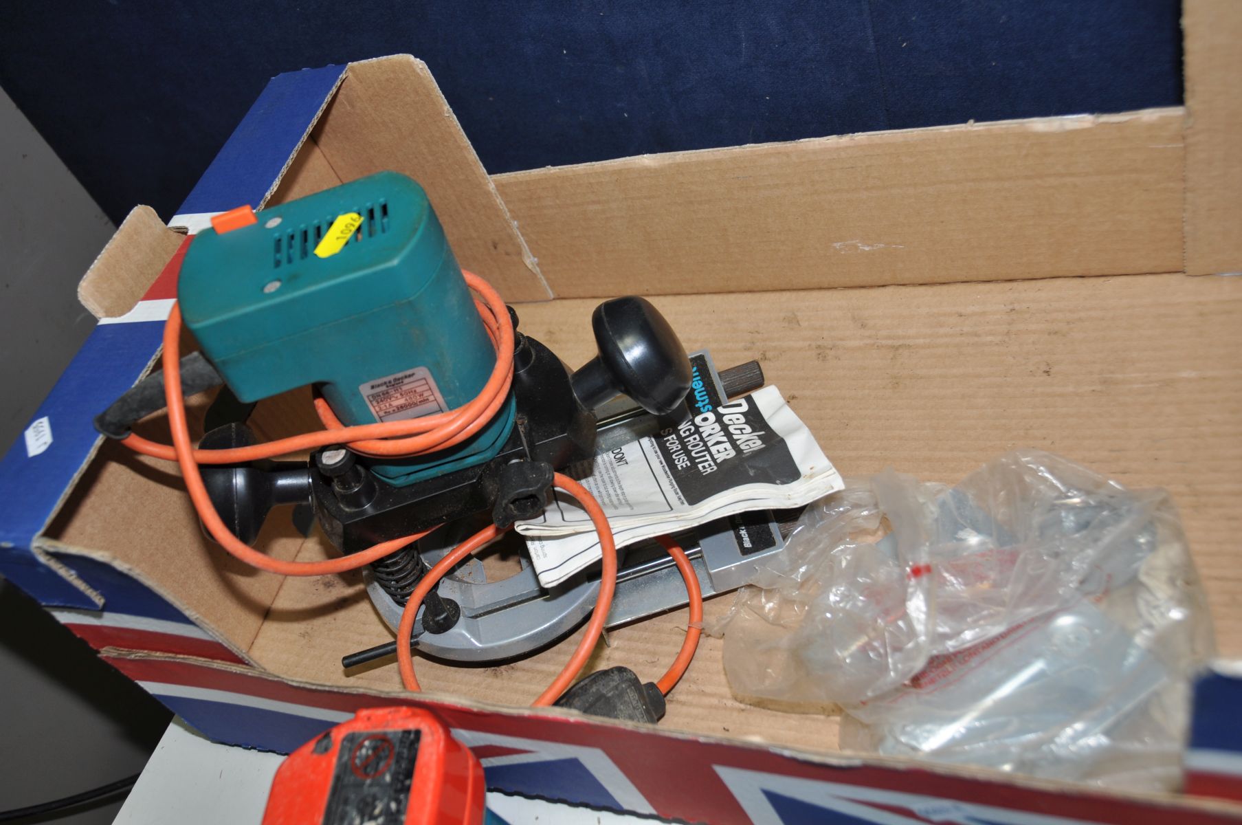 A MAKITA 6835D 12v AUTOMATIC SCREWDRIVER with one battery and charger, a Workzone 20v cordless - Image 3 of 4