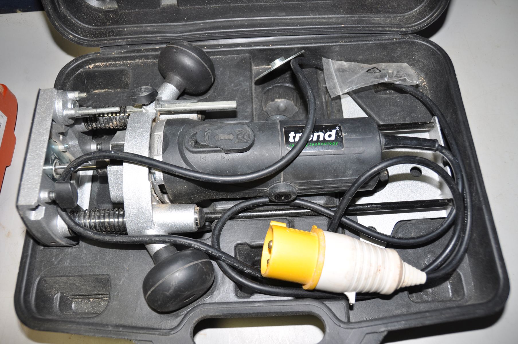 A FEIN MULTIMASTER FMM250Q 110v multi tool with attachments in case, 110v extension cord and a cased - Image 5 of 5
