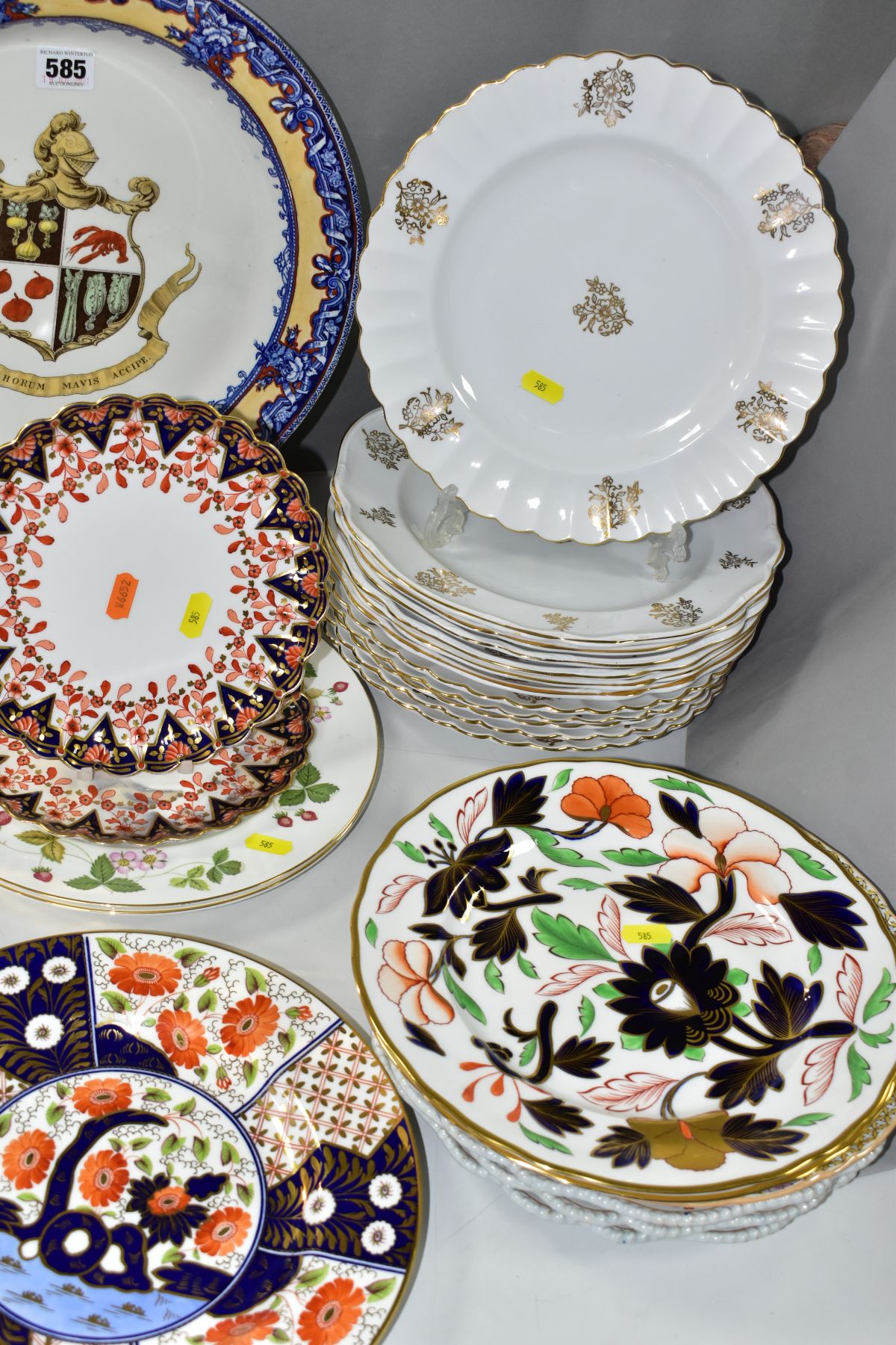 A COLLECTION OF 19TH AND 20TH CENTURY CABINET AND DINNER PLATES, comprising three Hicks & Meigh - Image 4 of 21