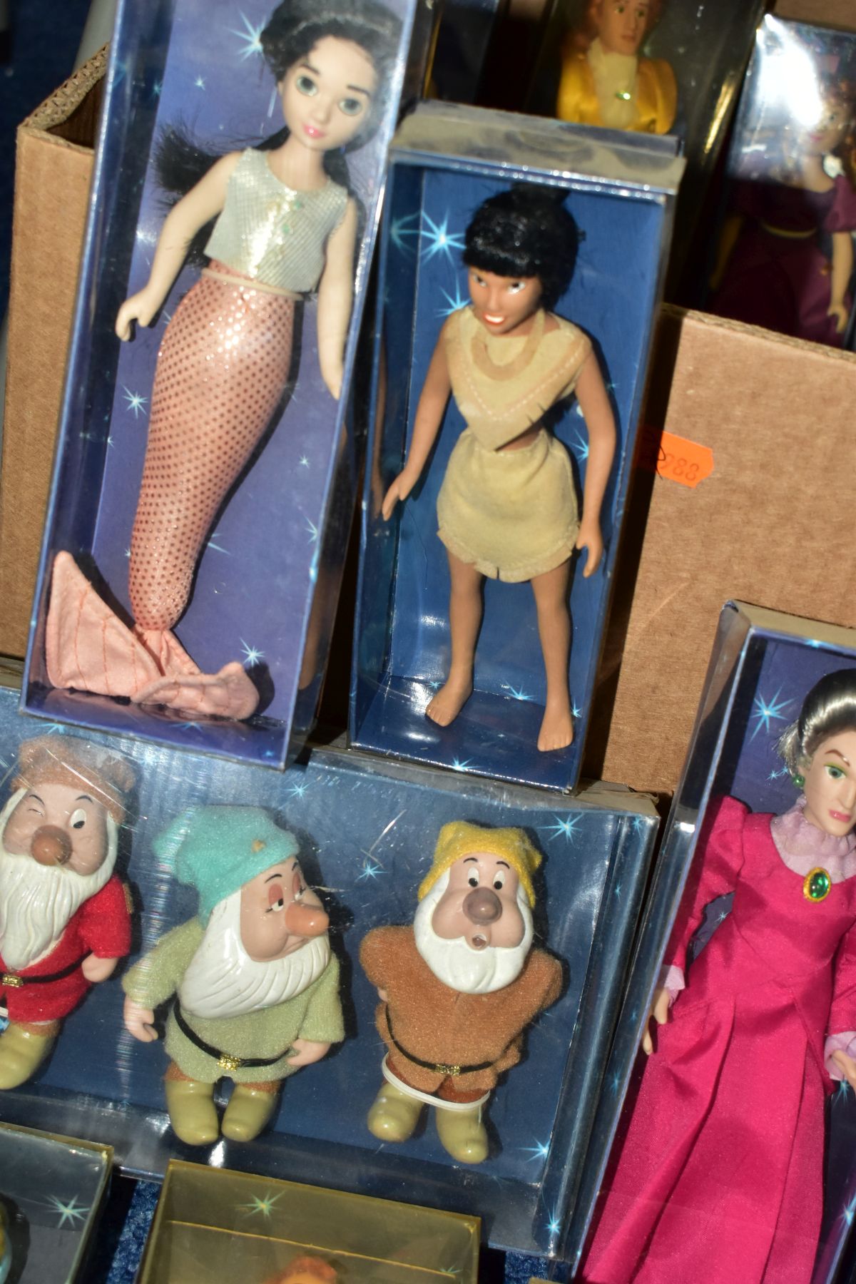 A COMPLETE SET OF THE DEAGOSTINI DISNEY PRINCESS PORCELAIN DOLL COLLECTION, dating from 2004 - Image 5 of 6