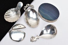 FIVE SILVER AND WHITE METAL ITEMS, to include three caddy spoons, one with shell bowl, one with