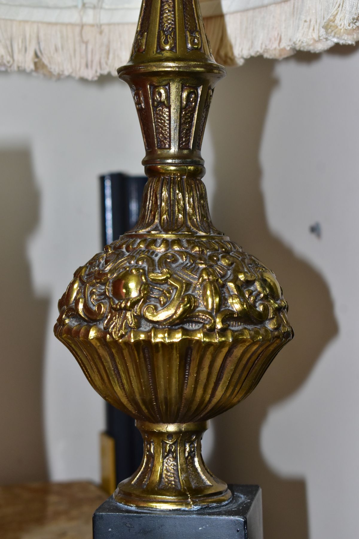 A GROUP OF FIVE TABLE LAMPS, comprising a pair of onyx and gilt metal lamp bases, height 36cm to - Image 8 of 12