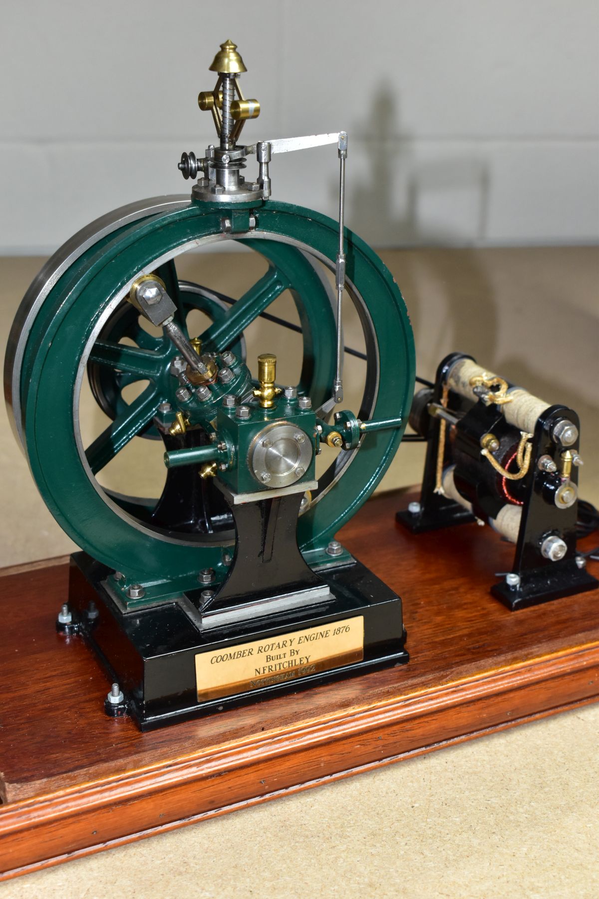 A CASED HANDBUILT SCALE MODEL OF A COOMBER LIVE STEAM ROTARY ENGINE OF 1876, not tested, powering - Image 2 of 4