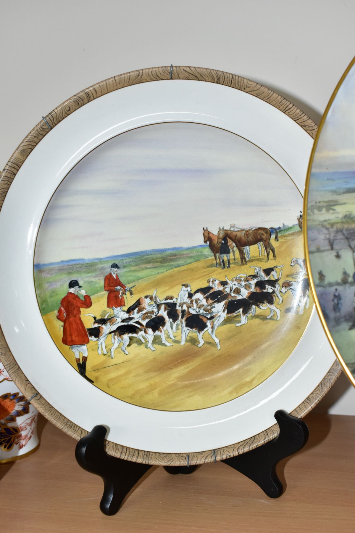 TWO W.T. COPELAND & SONS PLATES PRINTED WITH LIONEL EDWARDS HUNTING SCENES AND A SIMILAR CHARGER, - Image 4 of 6