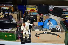 A LARGE COLLECTION OF ELVIS PRESLEY MEMORABILIA AND COLLECTABLES, ETC, to include a Hawthorn Village