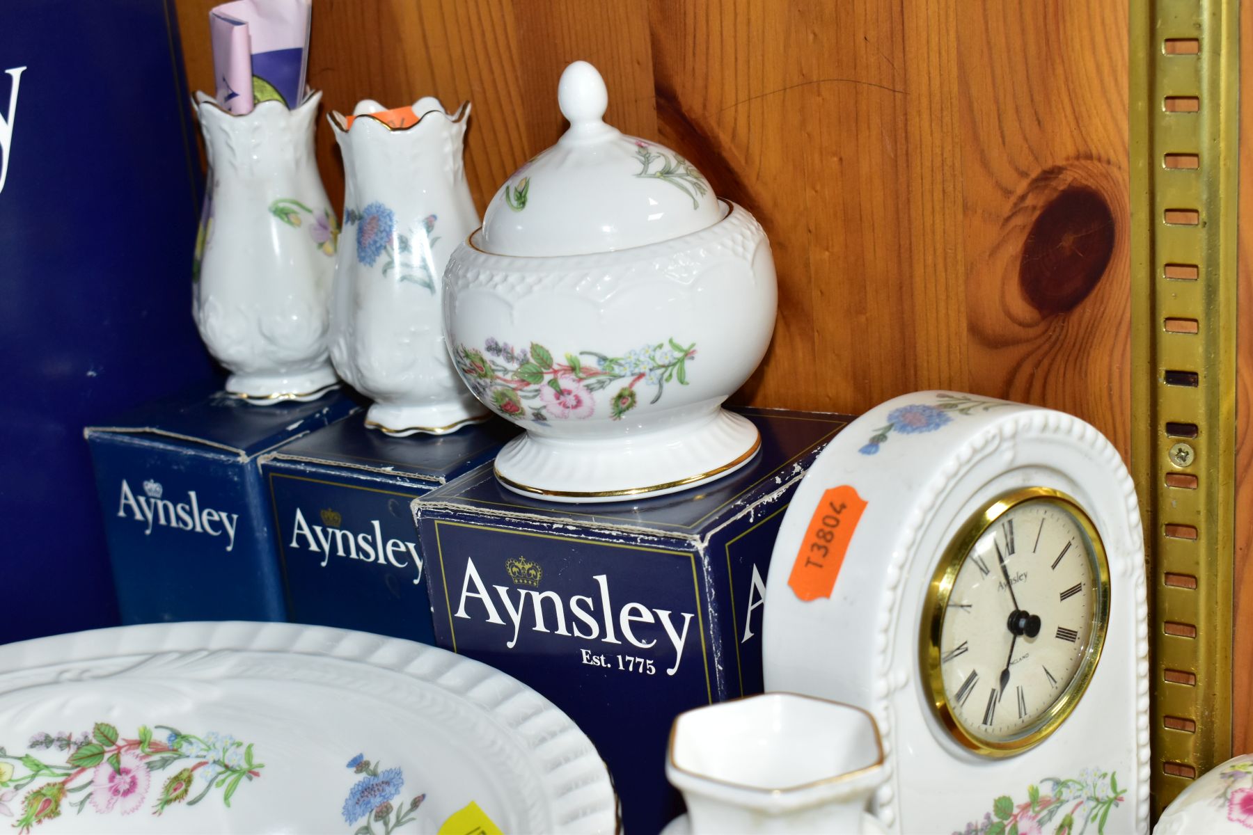 A COLLECTION OF AYNSLEY 'WILD TUDOR' PATTERN GIFTWARE, including bowls, pin dishesw, trinket - Image 5 of 8