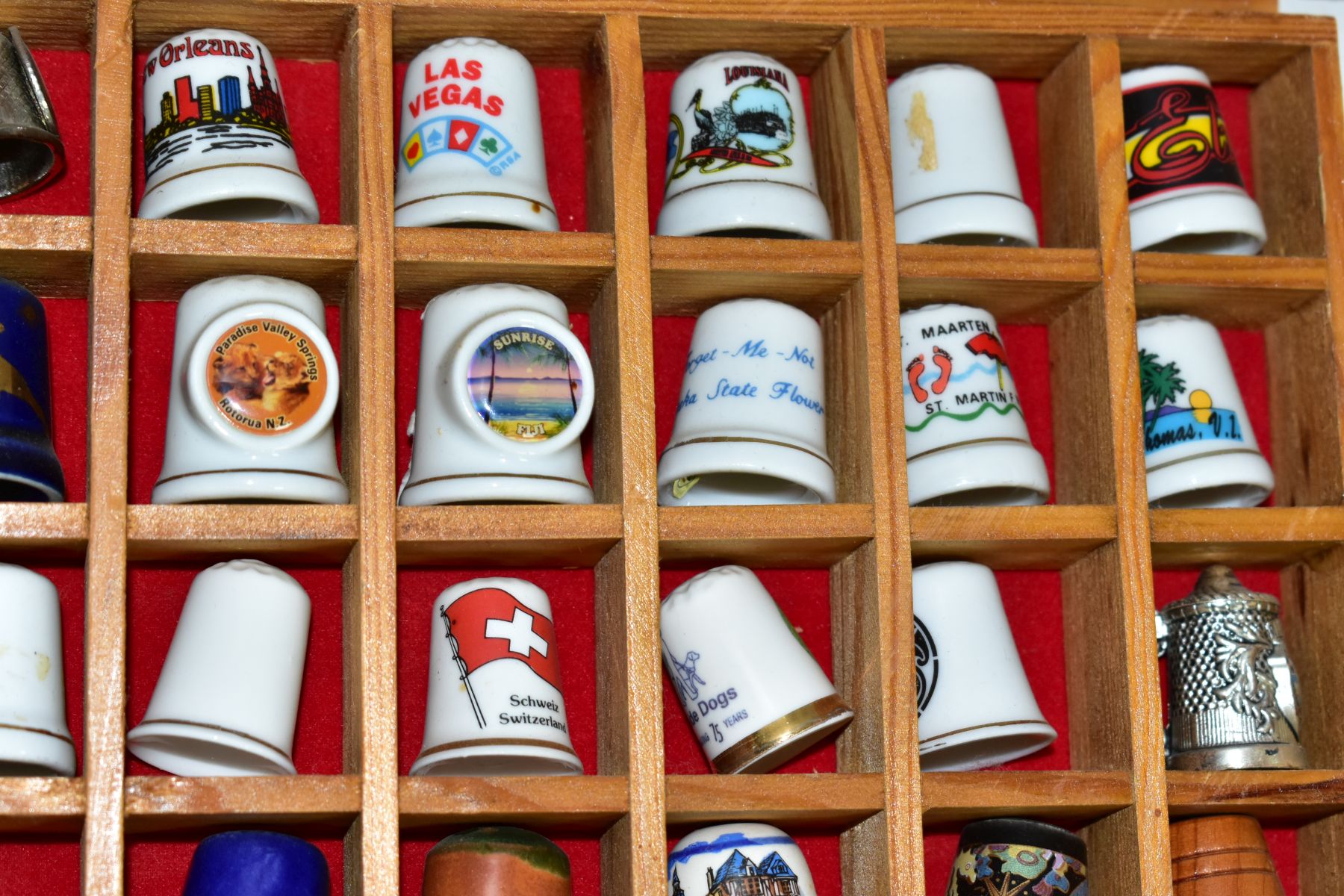 OVER TWO HUNDRED COLLECTORS THIMBLES, mostly holiday souvenirs, to include ceramic, pewter, brass - Image 6 of 11