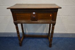 AN EARLY TO MID 20TH CENTURY GEORGIAN STYLE OAK HALL TABLE, a single deep drawer on turned legs