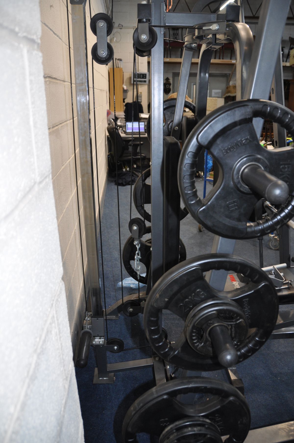 A BODYMAX CF380 SMITH MACHINE MULTI GYM with eighteen weight in pairs from 25kg to 2.5kgs and thirty - Image 6 of 7