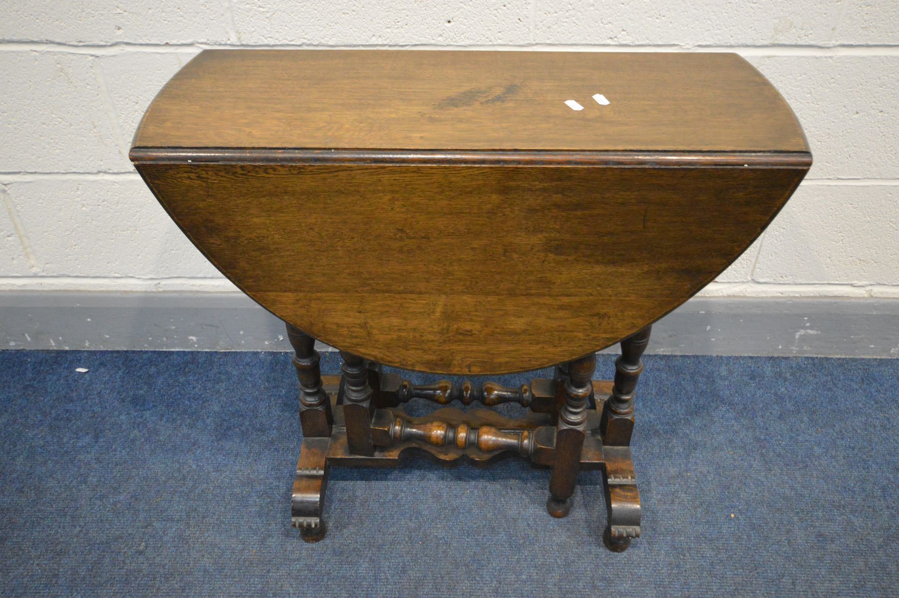 A MID TO LATE 20TH CENTURY OVAL OAK SUTHERLAND TABLE, with turned, bulbous and block supports, - Image 4 of 4