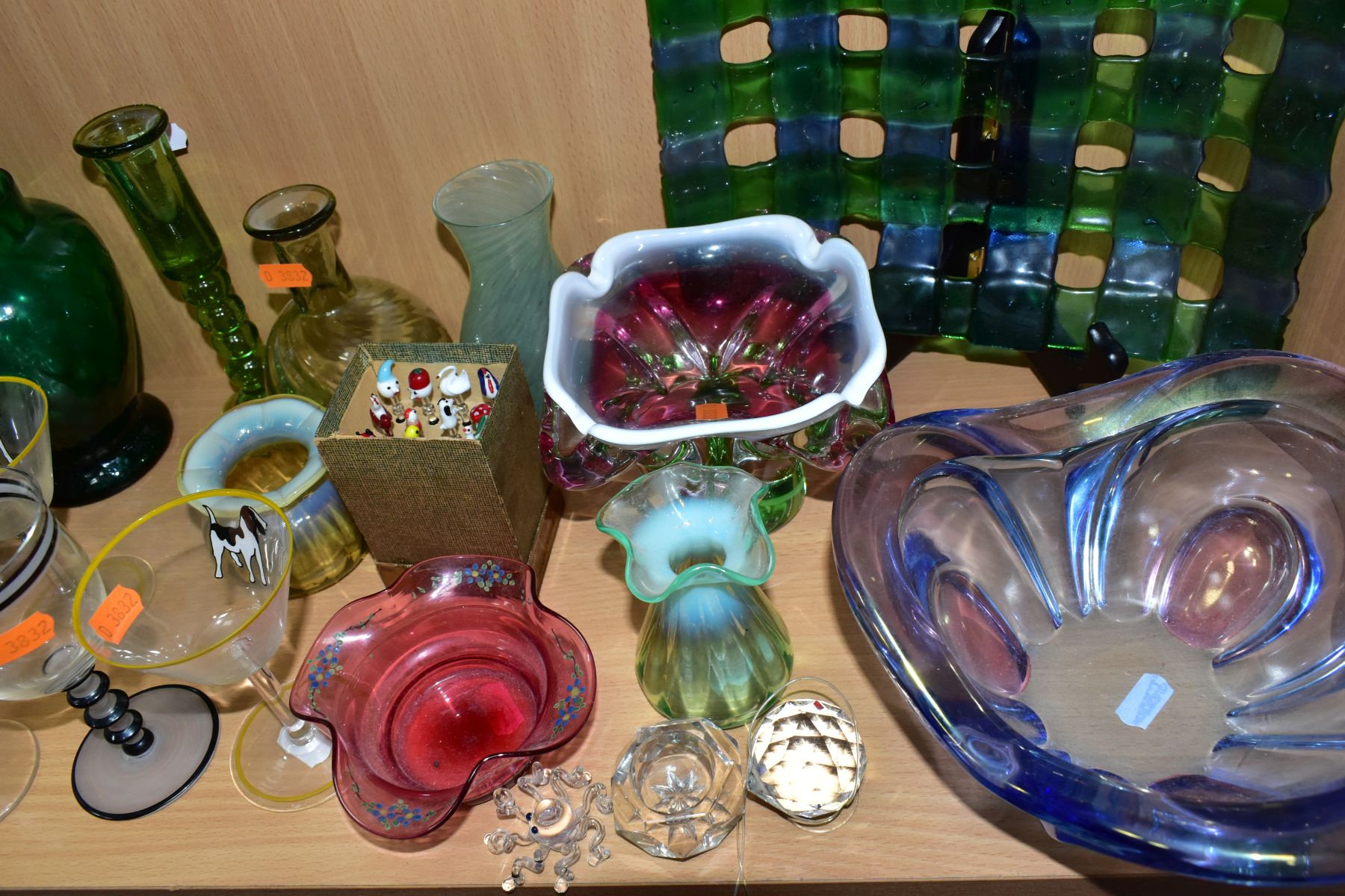 A SMALL GROUP OF GLASSWARES to include a Murano style ashtray, circa 1960's/1970's, purple and - Image 6 of 7