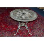 A GREEN METAL GARDEN TABLE, diameter approximately 31 inches