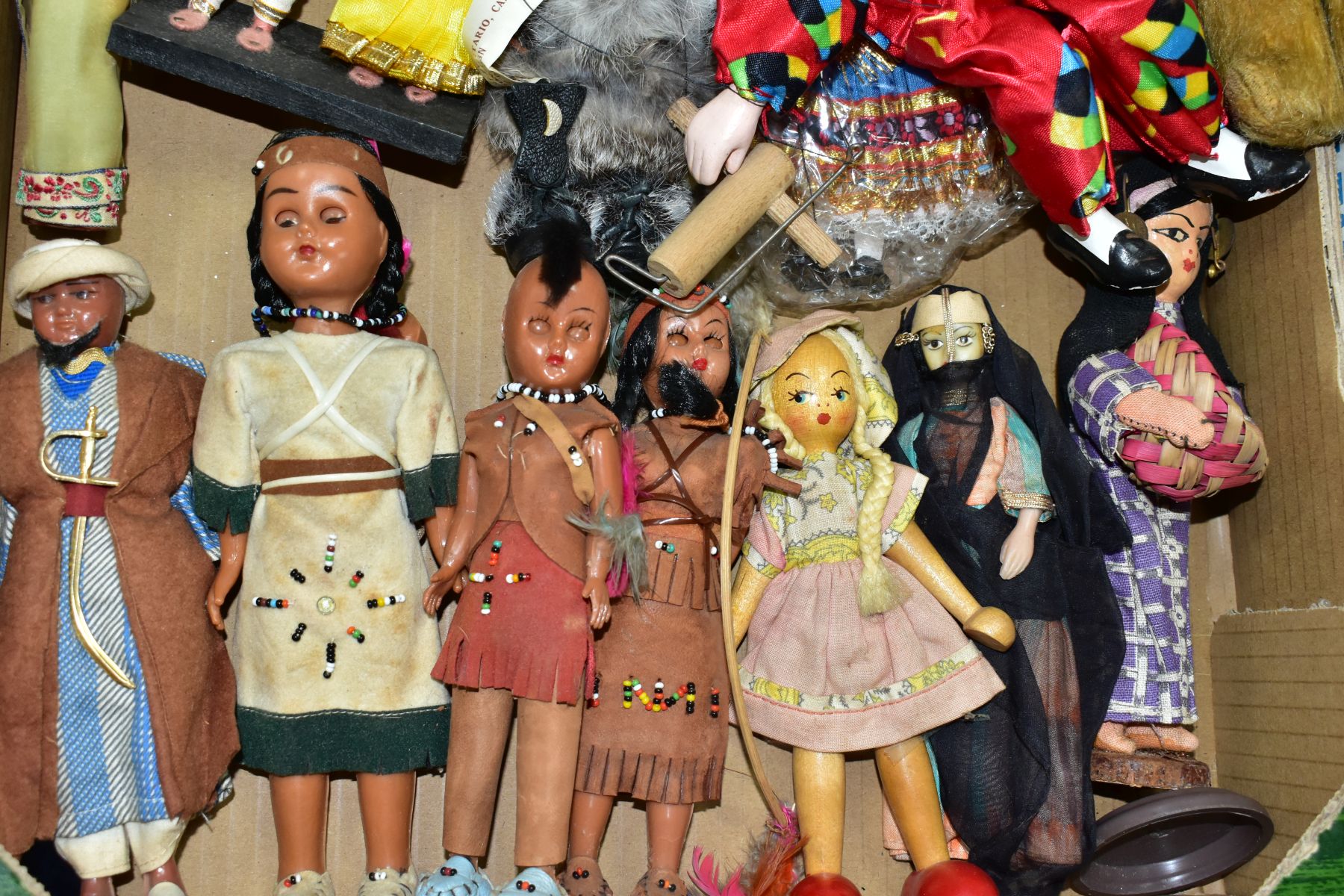 A QUANTITY OF ASSORTED COLLECTORS AND COSTUME DOLLS, various styles and nationalities, well loved - Image 4 of 8