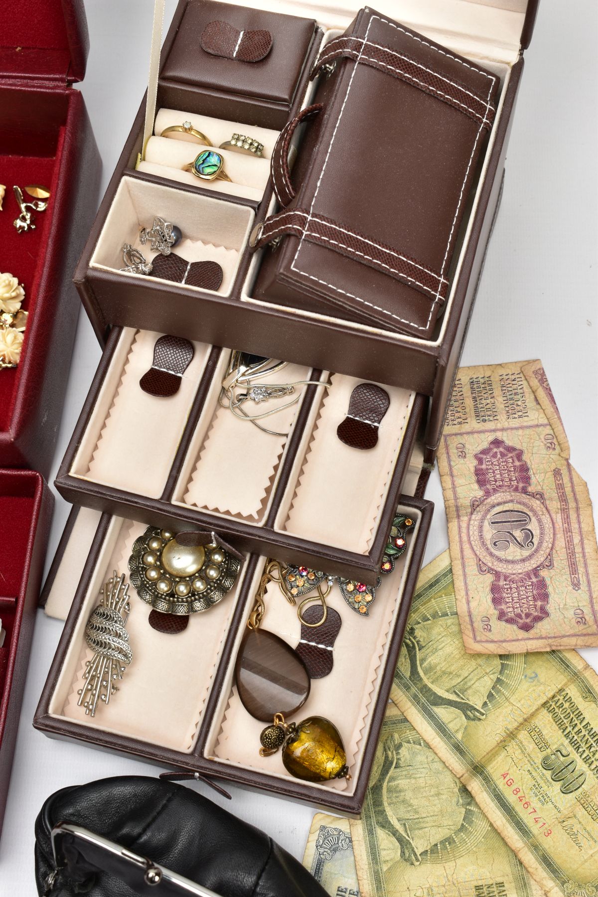 A BOX OF MISCELLANEOUS ITEMS, to include foreign currency in notes, British coins, costume jewellery - Image 3 of 6