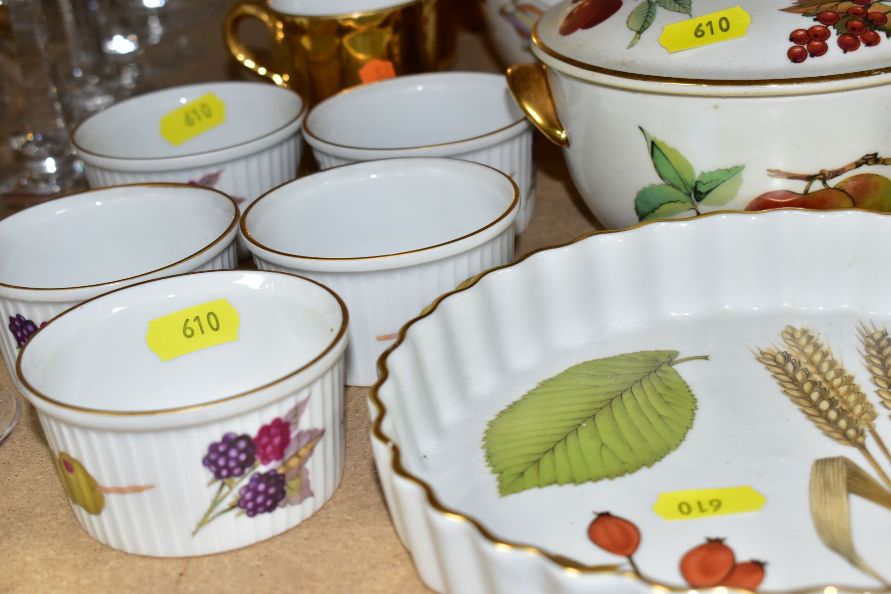 A COLLECTION OF ROYAL WORCESTER, SHELLEY AND MINTON DINNER AND COFFEE WARES, ETC, including three - Image 7 of 9